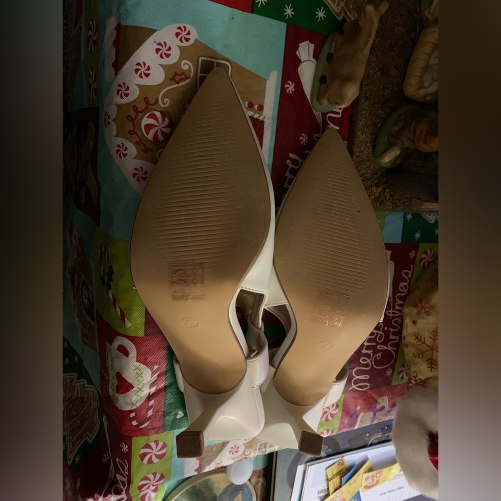 Shoes - Picture 4 of 5
